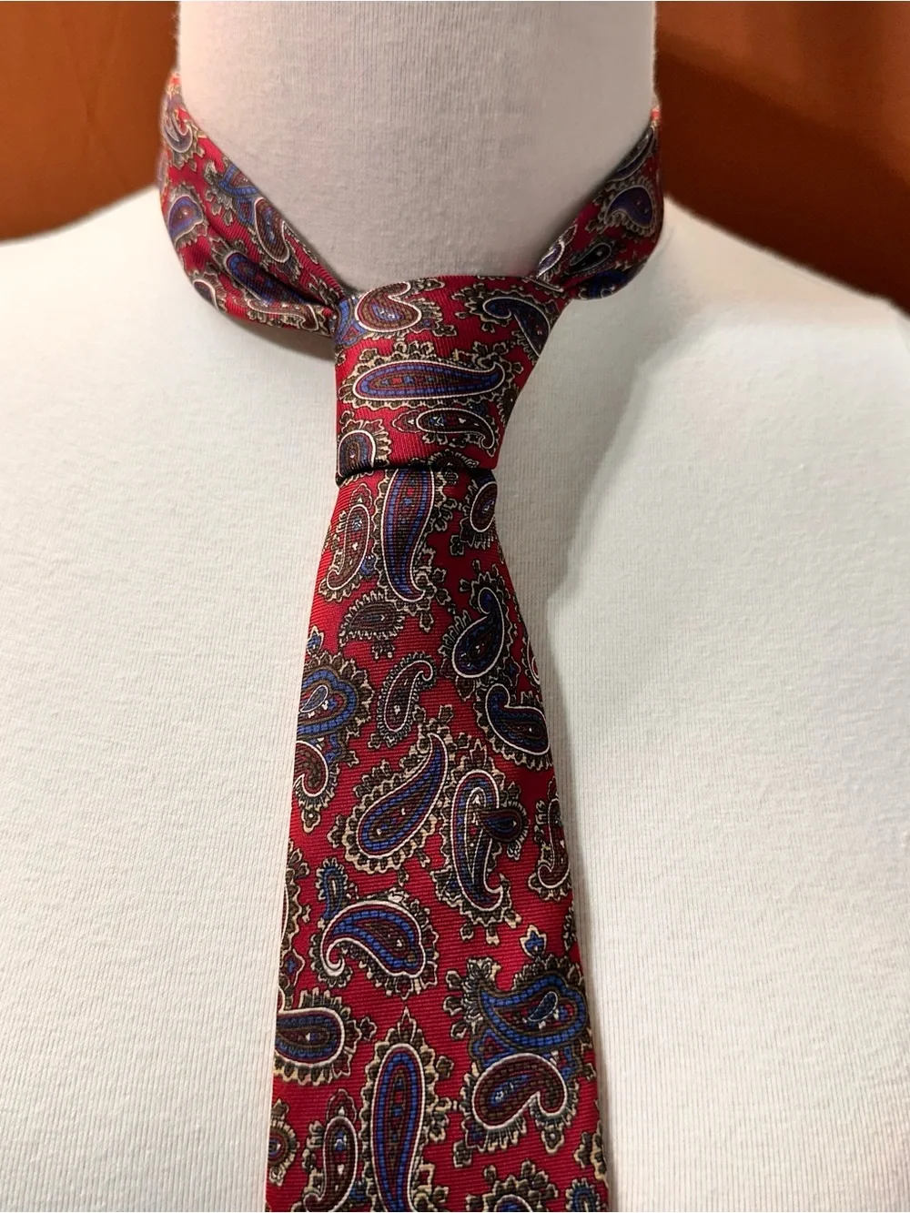 Classic Red Paisley Silk Necktie - Men's Accessory